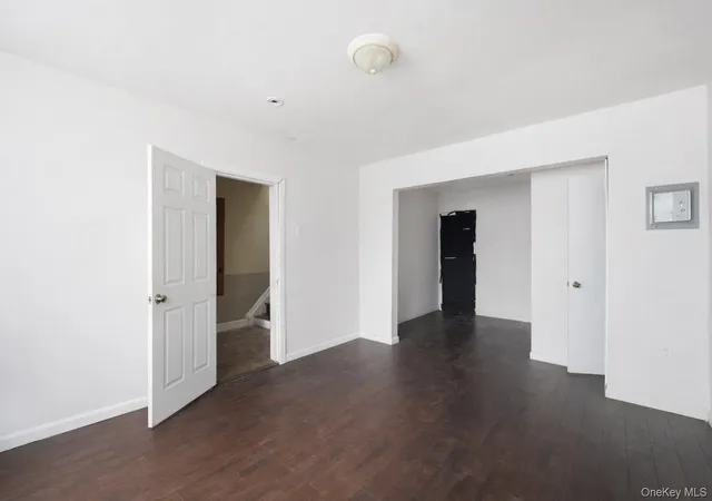 Listing Photo 4 - Condo for sale in building located at 10407 94th Ave, New York, NY 11416