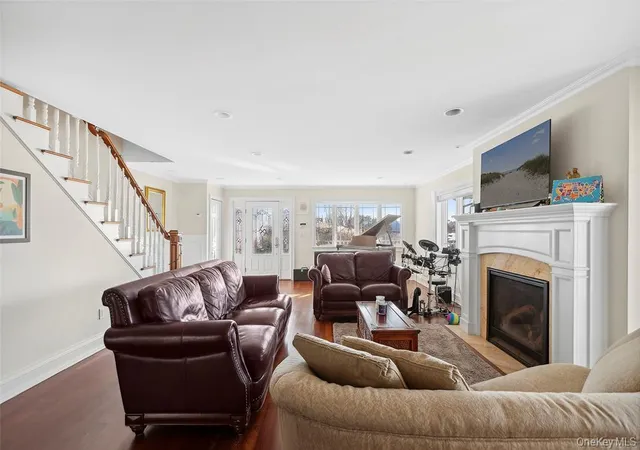 4th image of 4 Quebec Rd, Island Park, NY 11558 | MLS# 969650