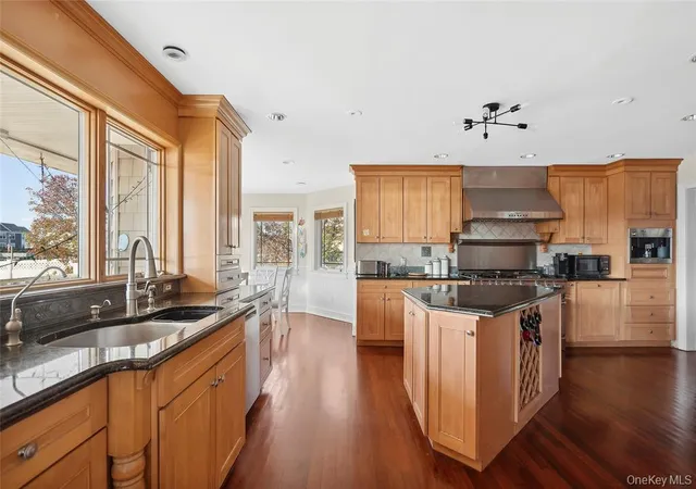 5th image of 4 Quebec Rd, Island Park, NY 11558 | MLS# 969650