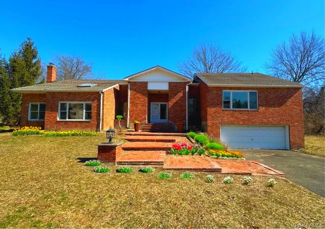 1st image of 106 Woods Dr, Roslyn, NY 11576 | MLS# 969786