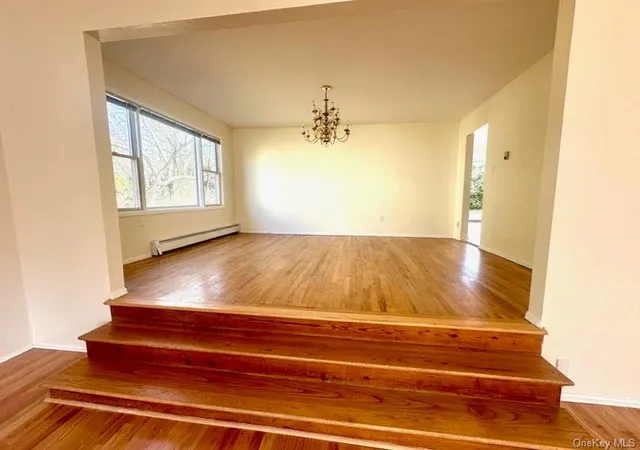 3rd image of 106 Woods Dr, Roslyn, NY 11576 | MLS# 969786