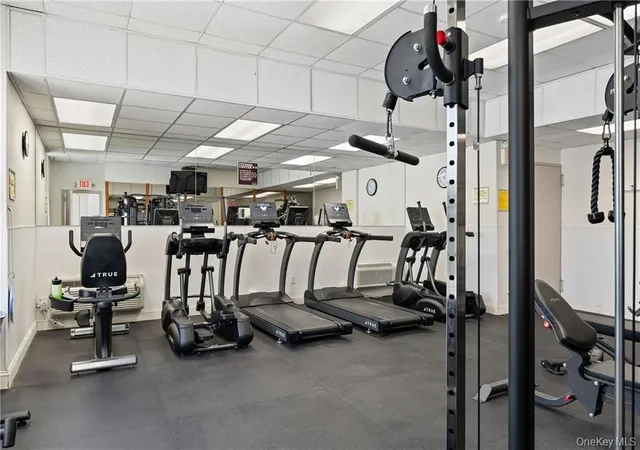 Listing Photo 2 - Condo for sale in building located at 400 High Pt Dr, Greenburgh, NY 10530 - Unit #204