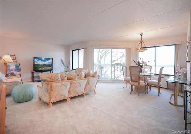 Listing Photo 4 - Condo for sale in building located at 400 High Pt Dr, Greenburgh, NY 10530 - Unit #204
