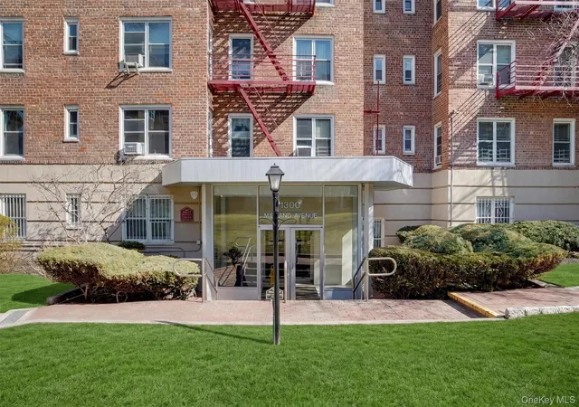 Photo 4 of Sale Pending at 1300 Midland Ave #C67, Yonkers, NY 10704 | MLS# 969864 | Listing updated on 2026-09-19