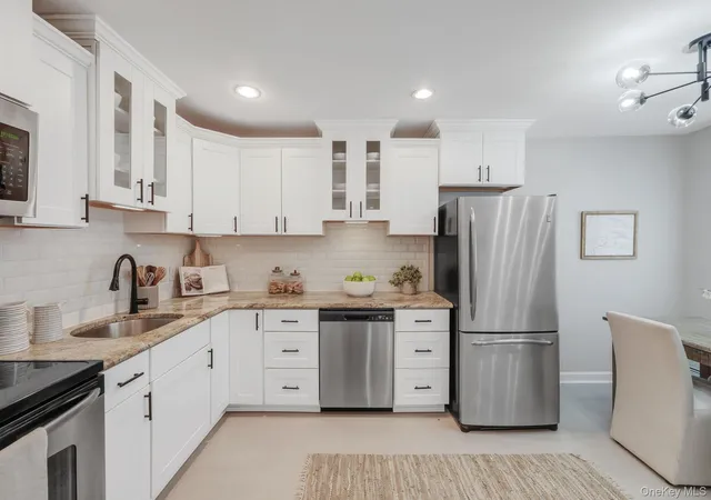 3rd image of 10 Smithtown Blvd #6A, Smithtown, NY 11787 | MLS# 970004