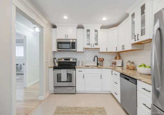 2nd image of 10 Smithtown Blvd #6A, Smithtown, NY 11787 | MLS# 970004