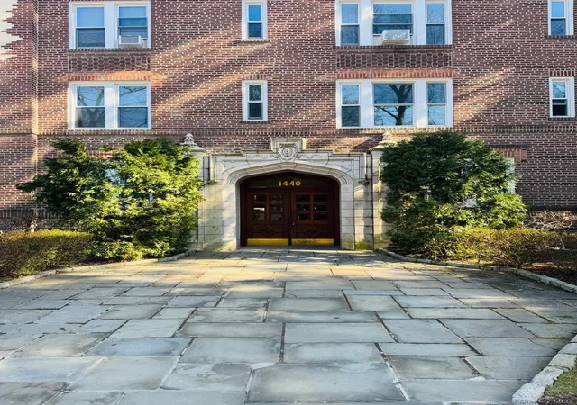 2nd image of 1440 Midland Ave #2B, Yonkers, NY 10708 | MLS# 970012