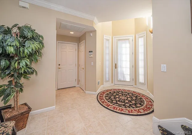 4th image of 420 Florencia Pl, Huntington, NY 11747 | MLS# 970078