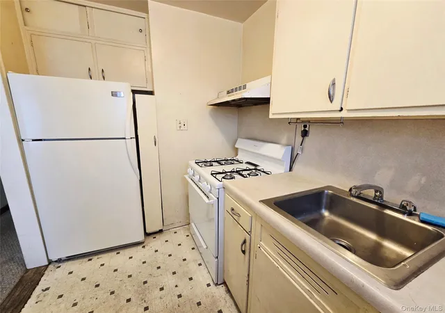 Photo 4 of House for sale at 22305 Manor Rd #226, New York, NY 11427 | MLS# 970136 | Listing updated on 2026-08-15