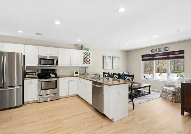 Photo 2 of Single family home for sale at 4 Polo Grounds Ln, Southampton, NY 11942 | MLS# 970165 | Listing updated on 2026-04-25