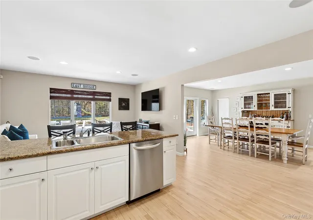 Photo 3 of Single family home for sale at 4 Polo Grounds Ln, Southampton, NY 11942 | MLS# 970165 | Listing updated on 2026-04-25