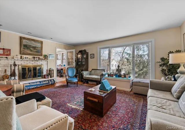 Photo 2 of Sale Pending at 41 Lakeside Dr, Huntington, NY 11721 | MLS# 970234 | Listing updated on 2026-10-01