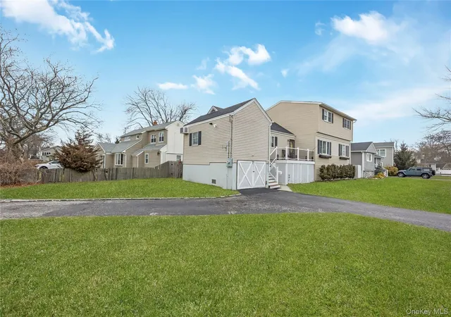 3rd image of 15 Bingham Pl, Babylon, NY 11701 | MLS# 970242
