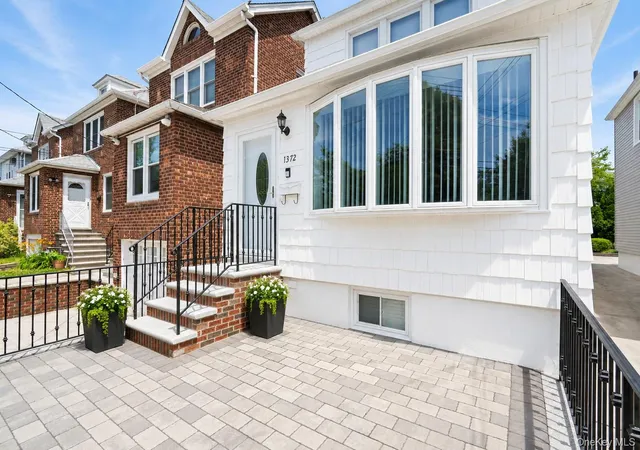 2nd image of 1372 Hollywood Ave, New York, NY 10461 | MLS# 970366