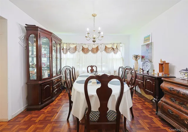 Photo 4 of Single family home for sale at 84 Middle Neck Rd, Roslyn, NY 11576 | MLS# 970387 | Listing updated on 2026-08-31
