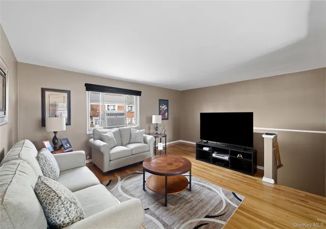 Listing Photo 4 - Condo for sale in building located at 226-10 Manor Rd, New York, NY 11427