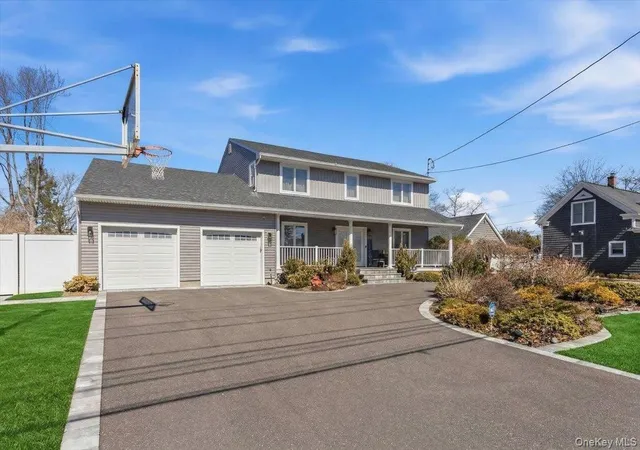 3rd image of 949 Union St, Bohemia, NY 11716 | MLS# 970441