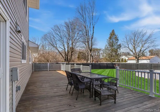 35th image of 949 Union St, Bohemia, NY 11716 | MLS# 970441