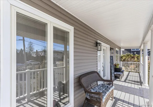 4th image of 949 Union St, Bohemia, NY 11716 | MLS# 970441