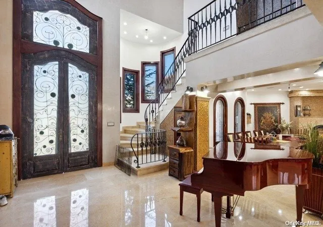 Photo 3 of Mansion for sale at 959 S End Rd, Woodmere, NY 11598 | MLS# 970445 | Listing updated on 2026-03-13