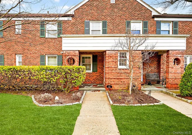 3rd image of 66 Robins Crescent #66, New Rochelle, NY 10801 | MLS# 970542