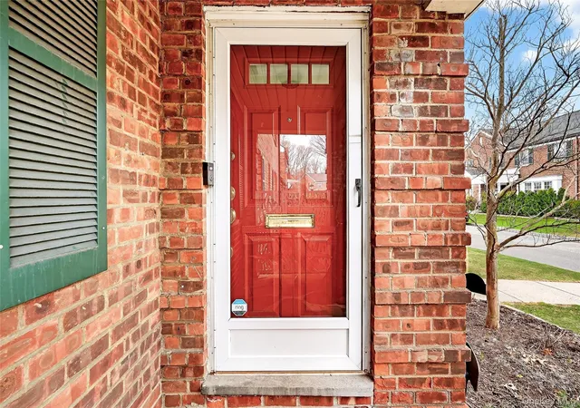 5th image of 66 Robins Crescent #66, New Rochelle, NY 10801 | MLS# 970542
