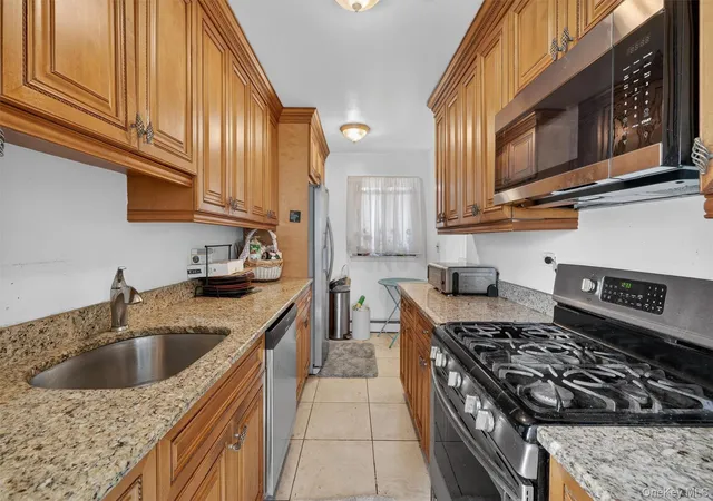 4th image of 150 Glenwood Ave, Yonkers, NY 10701