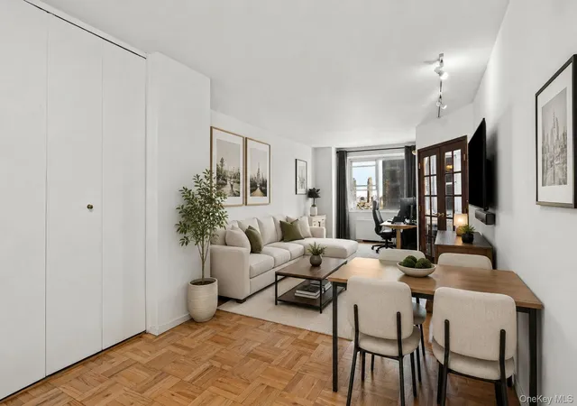 1st image of 300 E 40 St #12E, New York, NY 10016 | MLS# 970582