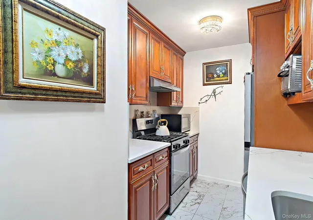 Listing Photo 4 - Condo for sale in The Whitehall located at 3333 Henry Hudson Pkwy W, New York, NY 10463 - Unit #1G