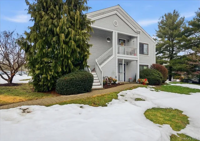 Homes for sale in Yorktown, NY | 9 Country Pl, Yorktown, NY 10547 | MLS# 970680