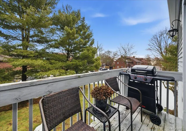Homes for sale in Yorktown, NY | 9 Country Pl, Yorktown, NY 10547 | MLS# 970680
