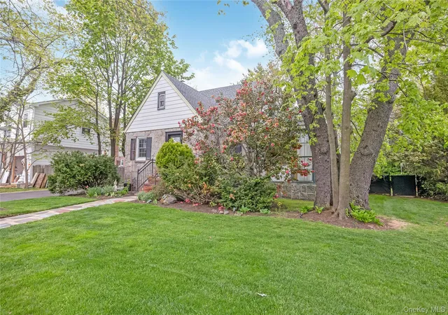 2nd image of 204 Franklin Ave, Malverne, NY 11565 | MLS# 970751