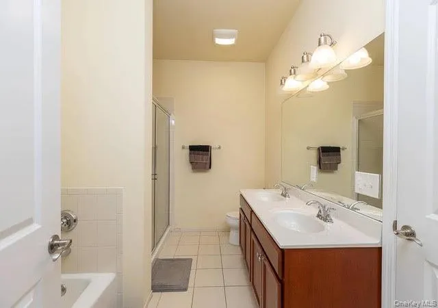 5th image of 31 Barley Ln, Brookhaven, NY 11772