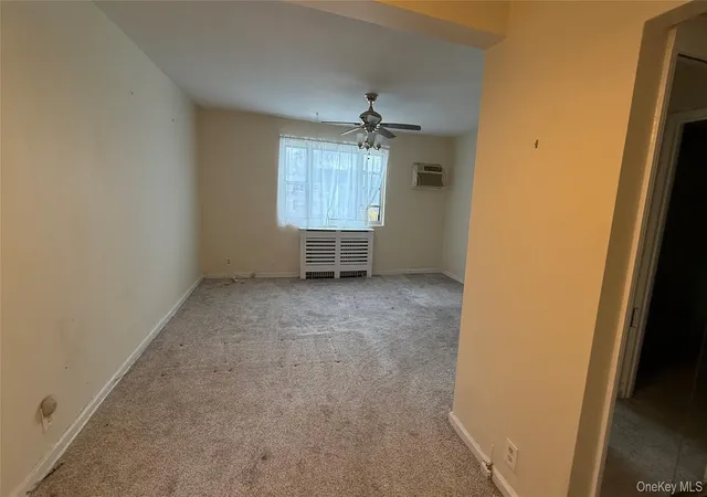 4th image of 1072 Fenwood Dr, Hempstead, NY 11580