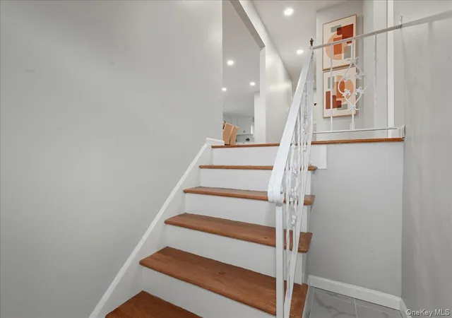Photo 3 of Sale Pending at 557 Southside Ave, Freeport, NY 11520 | MLS# 970939 | Listing updated on 2026-04-15