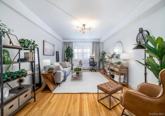 2nd image of 518 Bch 139Th St, New York, NY 11694