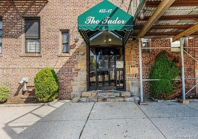 Photo 1 of Sale Pending at 15517 Sanford Ave #2E, Flushing, NY 11355 | MLS# 970951 | Listing updated on 2026-09-19