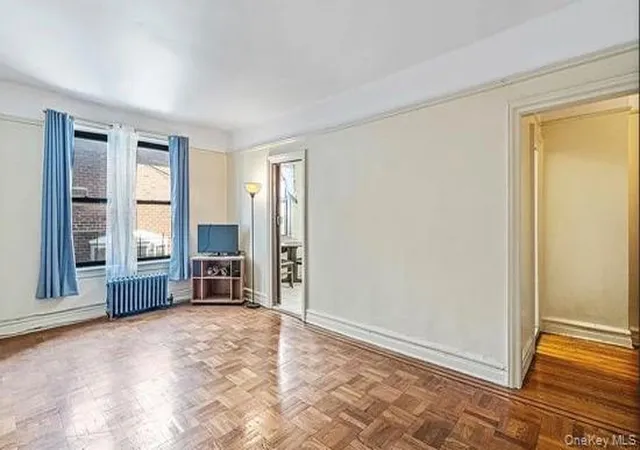 4th image of 15517 Sanford Ave, New York, NY 11238