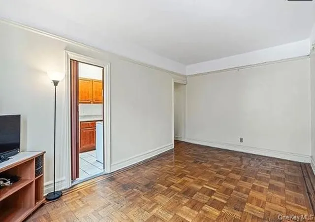 5th image of 15517 Sanford Ave, New York, NY 11238