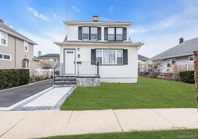 Photo 1 of Sale Pending at 41 Jerome Ave, Mineola, NY 11501 | MLS# 970962 | Listing updated on 2026-07-01