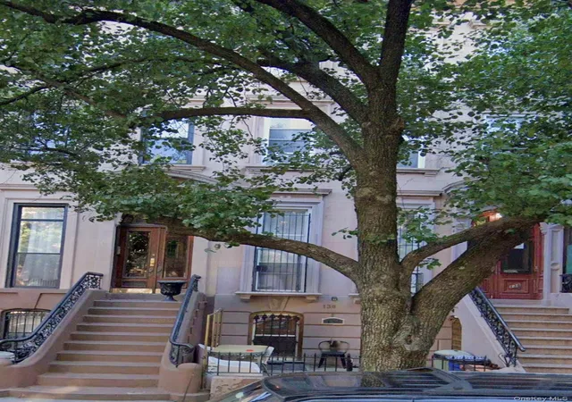 Photo 3 of Sale Pending at 138 Saint James Pl, New York, NY 11238 | MLS# 971079 | Listing updated on 2026-04-16