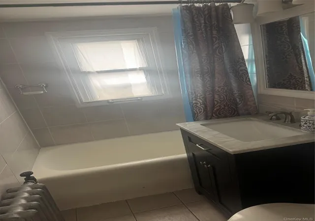 2nd image of 420 Thieriot Ave, New York, NY 10473