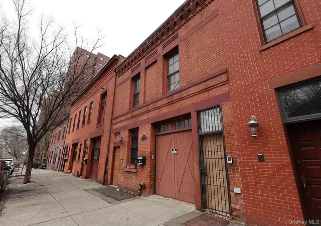 Photo 2 of Sale Pending at 304 Waverly Ave, New York, NY 11205 | MLS# 971142 | Listing updated on 2026-04-26