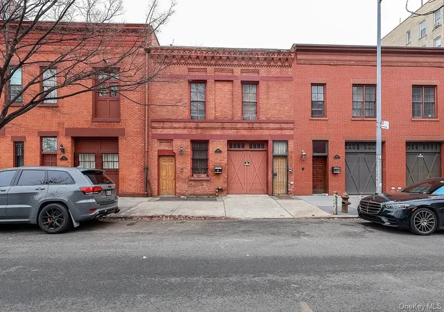 Photo 3 of Sale Pending at 304 Waverly Ave, New York, NY 11205 | MLS# 971142 | Listing updated on 2026-04-26