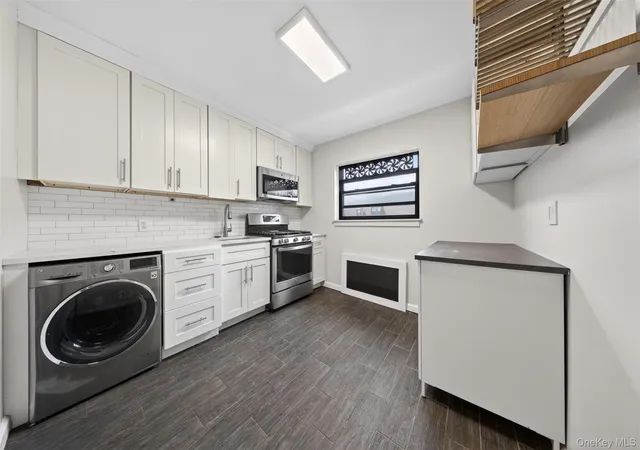 Photo 4 of Sale Pending at 21910 75th Avenue #256B2, New York, NY 11364 | MLS# 971177 | Listing updated on 2026-04-01