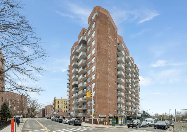 2nd image of 85-15 Main St, Jamaica, NY 11435