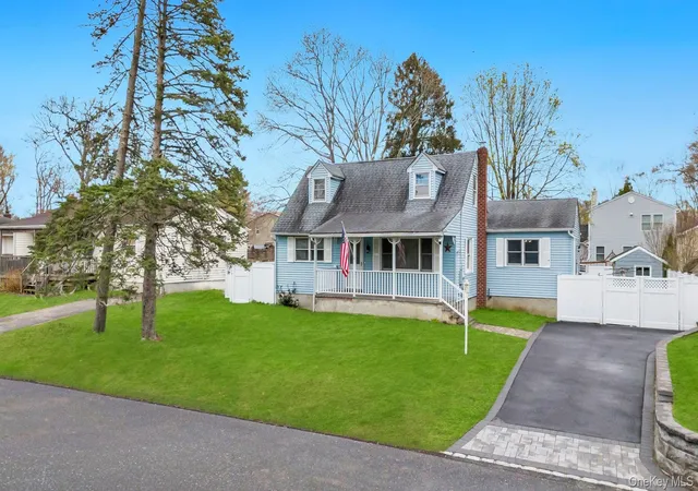2nd image of 8 Lama Dr, Shirley, NY 11967 | MLS# 971274