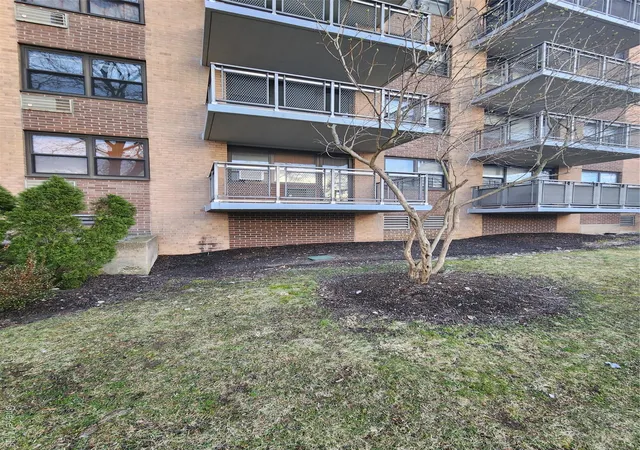 Homes for sale in White Plains, NY | 155 Ferris Ave #1K, White Plains, NY 10601 | MLS# 971346