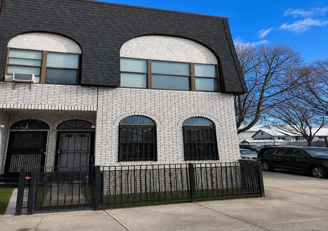 Photo 1 of House for sale at 7719 Parsons Blvd, New York, NY 11366 | MLS# 971359 | Listing updated on 2026-09-17