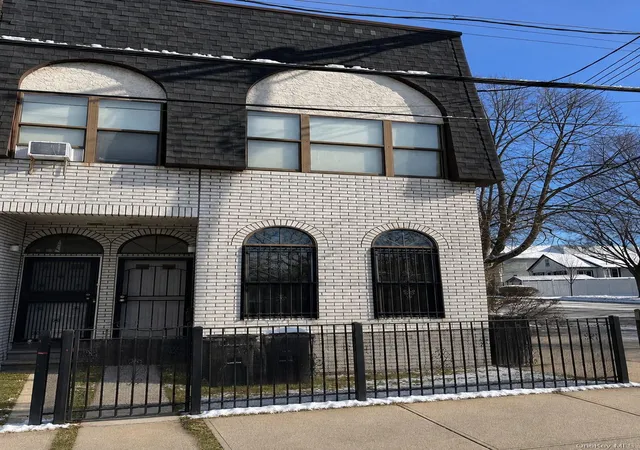 Photo 2 of House for sale at 7719 Parsons Blvd, New York, NY 11366 | MLS# 971359 | Listing updated on 2026-09-17